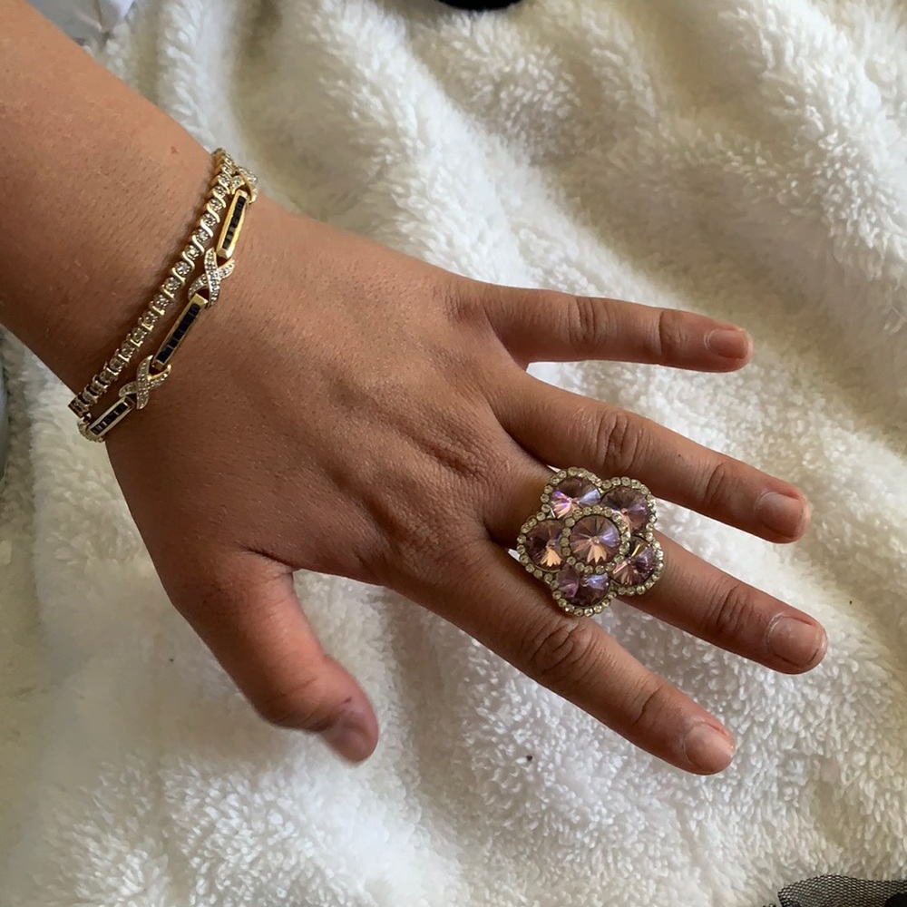 gorgeous flower ring! perfect for any style :)